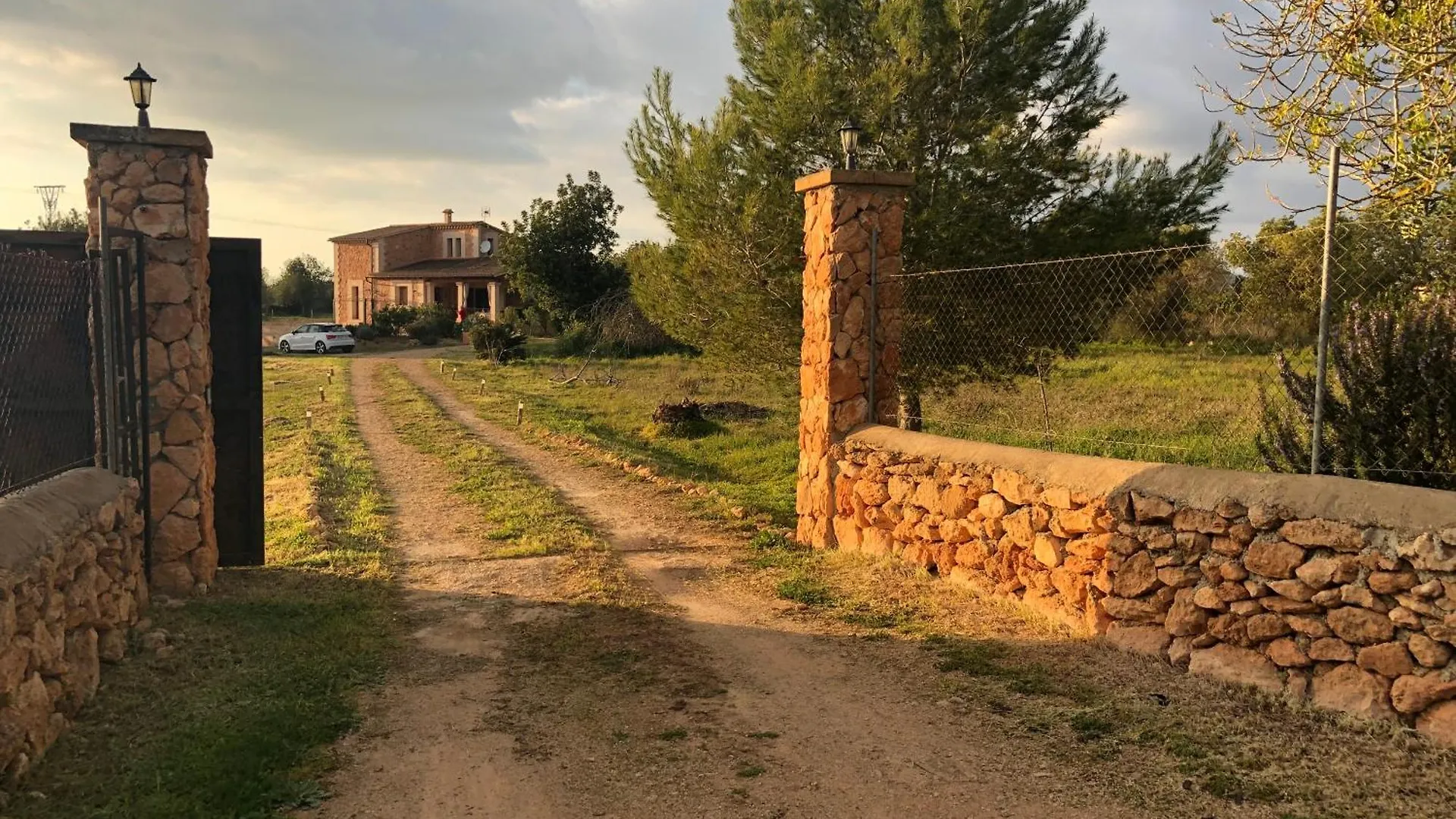 Finca Can Alba Llucmajor  Villa
