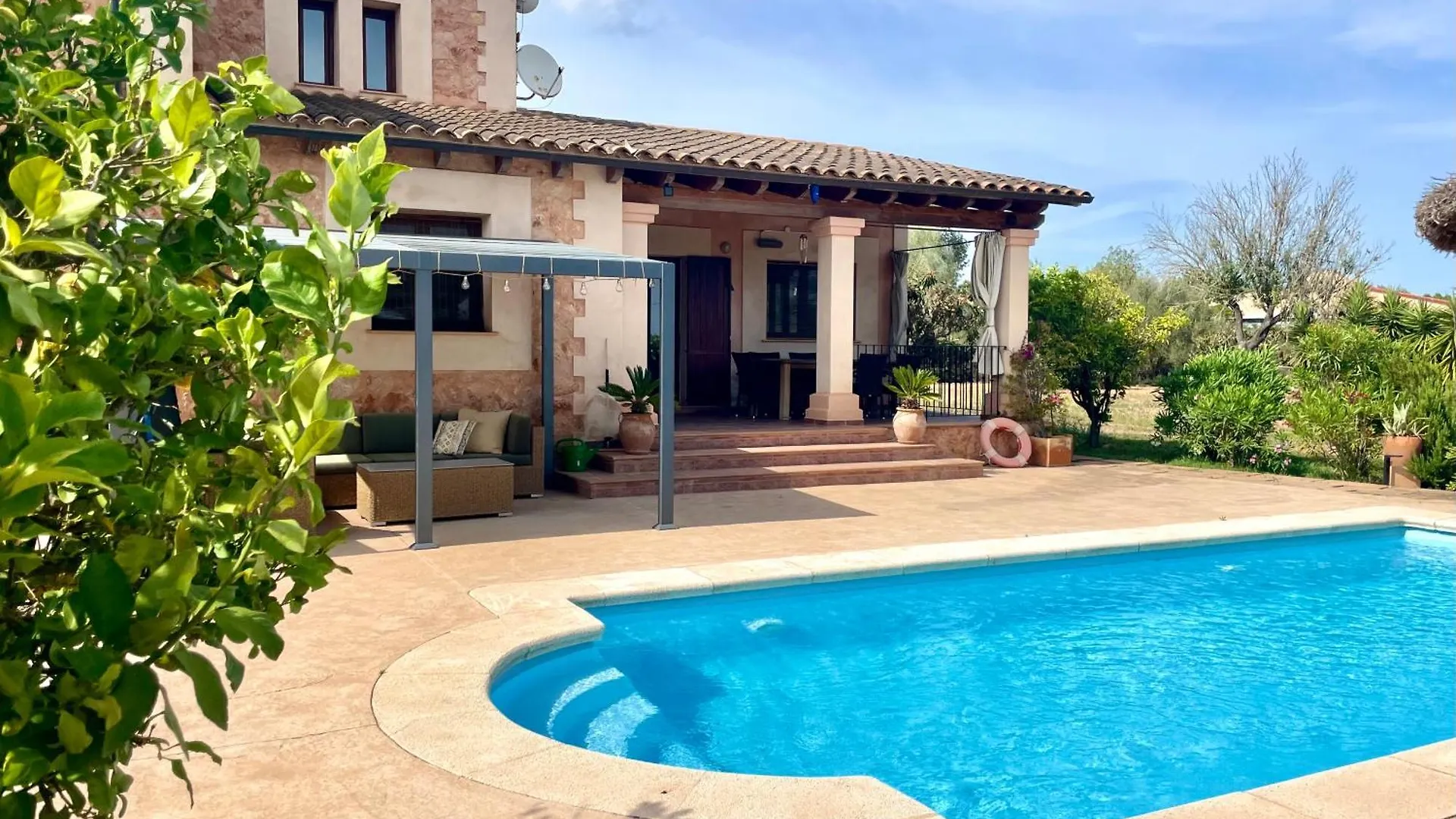 Finca Can Alba Llucmajor  Villa